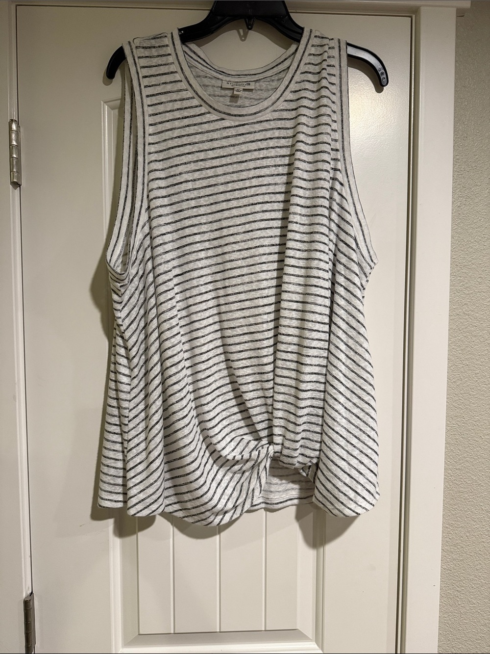 studio B White & Gray Striped Knot-Front Tank